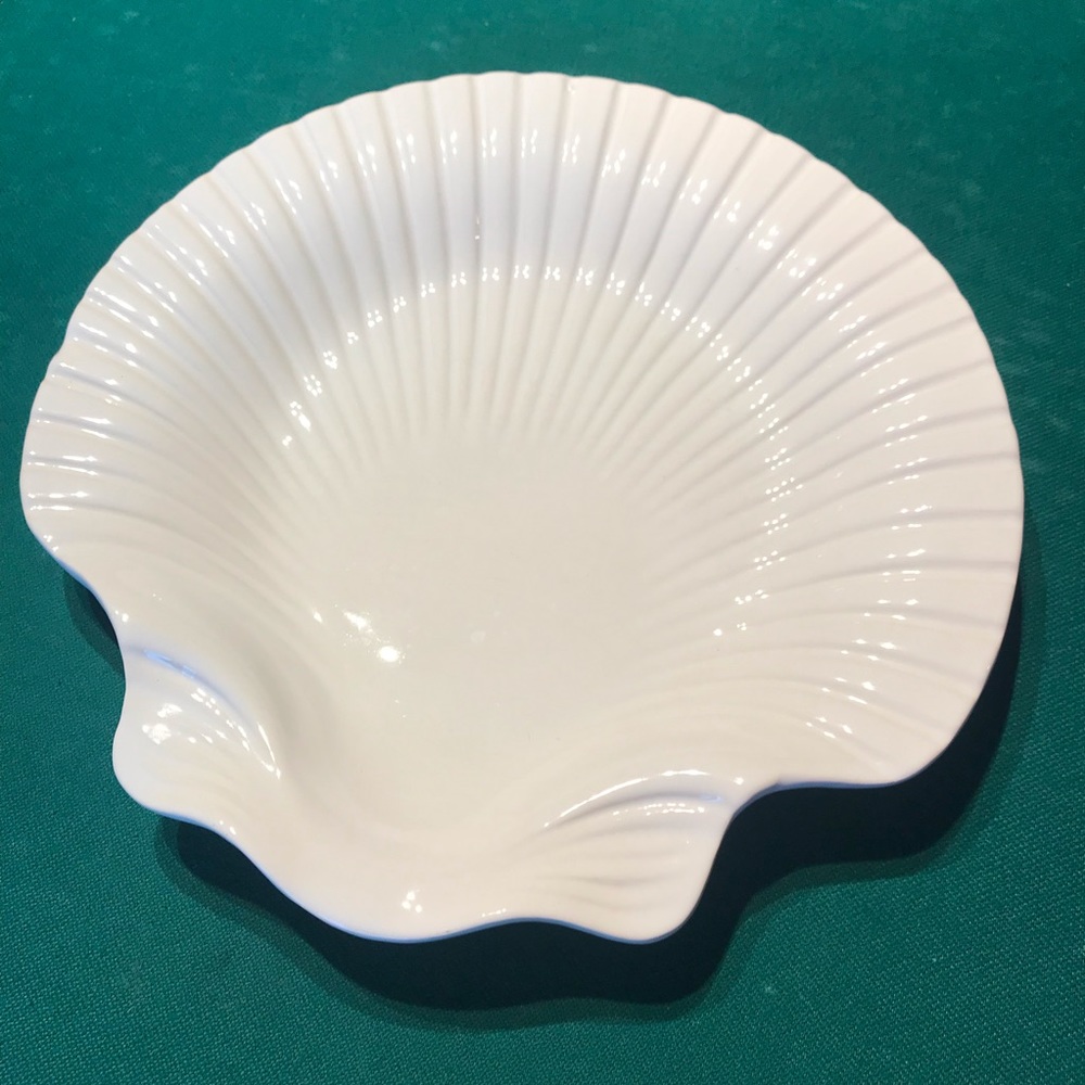 Beautiful Porcelain shell-shaped serving tray/dish is 10” in diameter